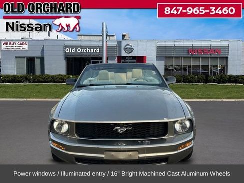 Used 2005 Ford Mustang Convertible image 3