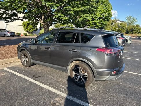Used 2017 Toyota RAV4 XLE FWD image 3