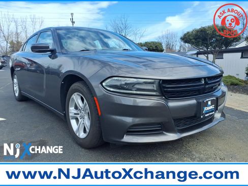Used 2019 Dodge Charger SXT image 1