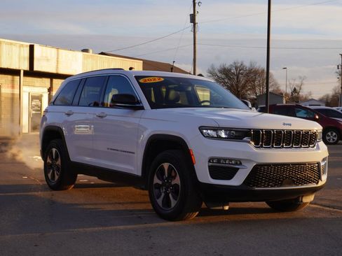 Used 2022 Jeep Grand Cherokee Limited 4xe image 9