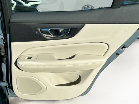 Used 2022 Volvo S60 B5 Inscription image 31