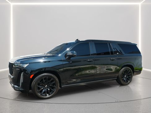 Used 2024 Cadillac Escalade ESV Sport w/ LPO, ONYX Package AWD/4WD image 2