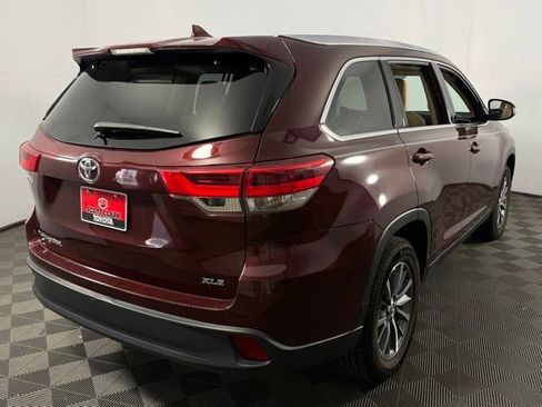 Used 2019 Toyota Highlander XLE image 8