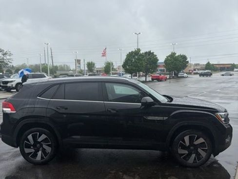 Used 2024 Volkswagen Atlas Cross Sport SE AWD/4WD image 3