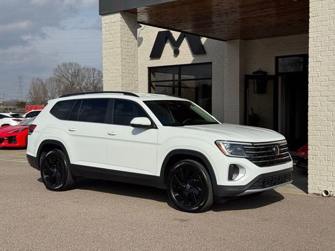 Used 2024 Volkswagen Atlas SE image 1