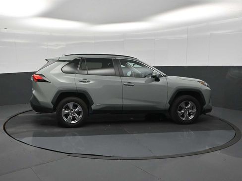 Used 2022 Toyota RAV4 XLE w/ XLE Grade Weather Package AWD/4WD image 9