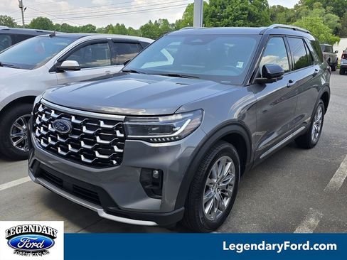 Used 2025 Ford Explorer Platinum AWD/4WD image 1