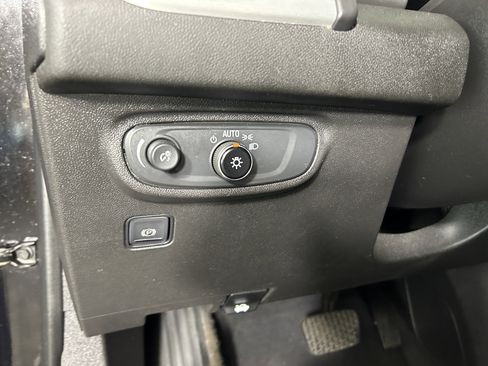 Used 2021 GMC Terrain SLE w/ Driver Convenience Package image 18