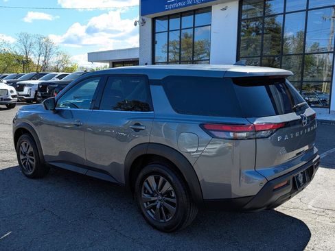 Used 2022 Nissan Pathfinder S AWD/4WD image 10