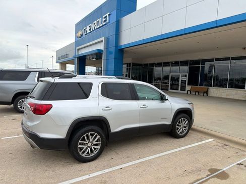 Used 2017 GMC Acadia SLE FWD image 2