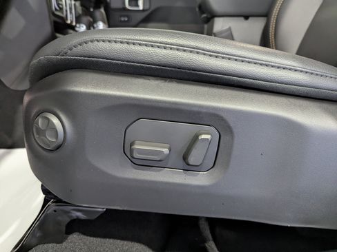 Used 2026 Jeep Gladiator Sport AWD/4WD image 14