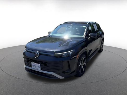 Used 2026 Volkswagen Tiguan SE FWD image 5