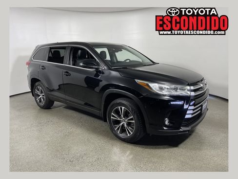 Used 2019 Toyota Highlander Plus FWD image 1