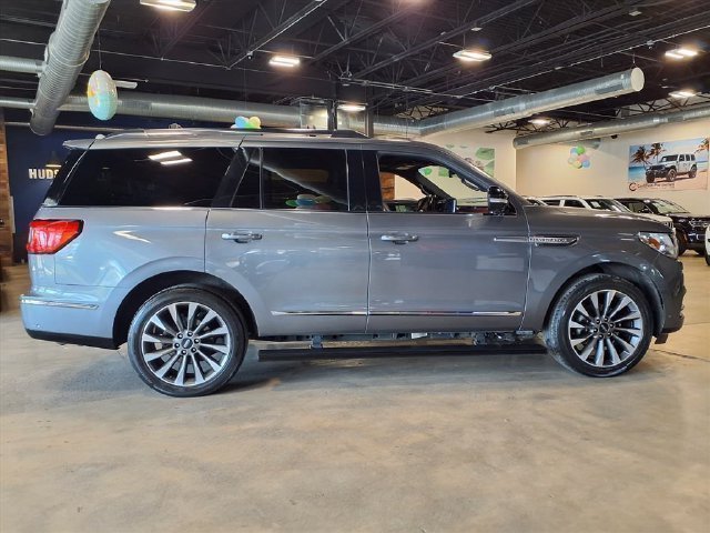 Used 2021 Lincoln Navigator Reserve w/ Luxury Package AWD/4WD image 16