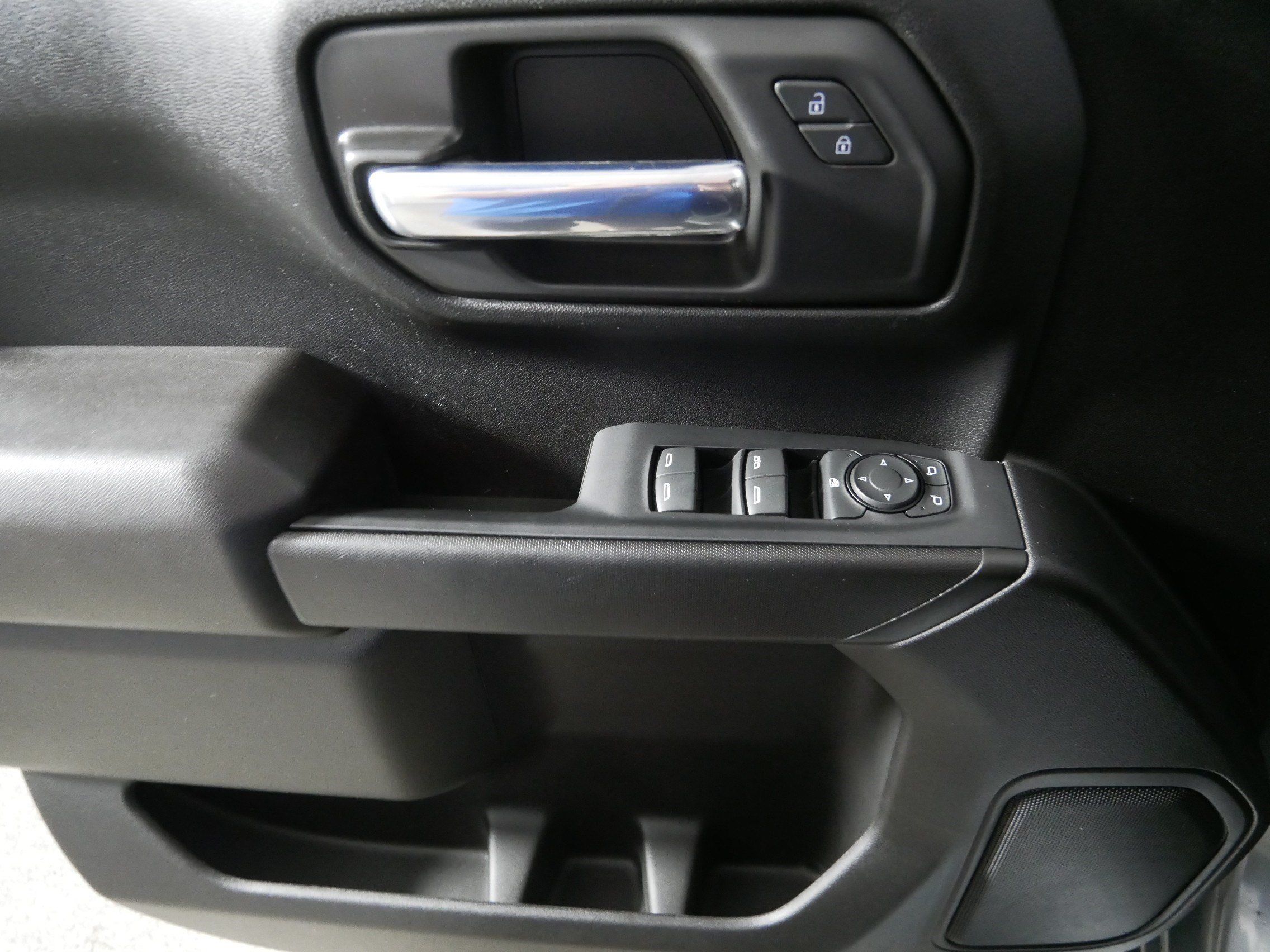 Used 2023 Chevrolet Silverado 1500 Custom AWD/4WD image 19