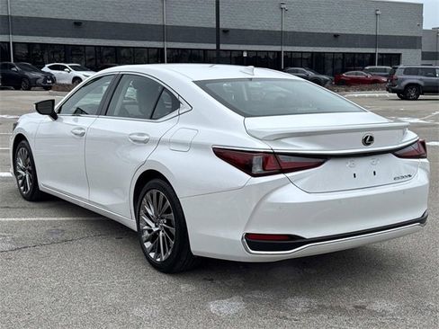 Used 2025 Lexus ES 300h w/ Luxury Package image 7