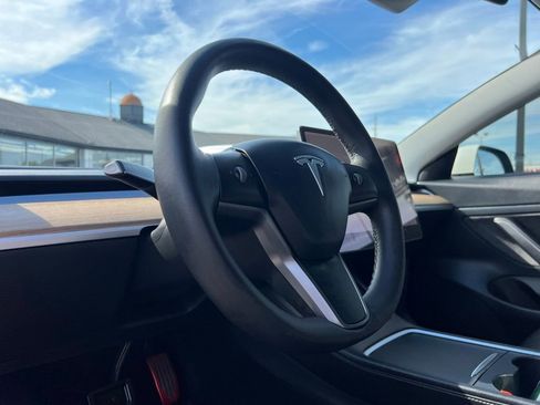 Used 2021 Tesla Model 3 Standard Range Plus image 31