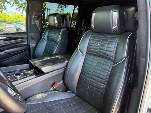 Used 2024 Cadillac Escalade ESV V w/ LPO, ONYX Package AWD/4WD image 16