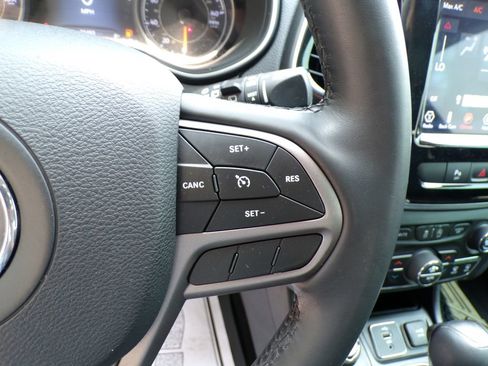 Used 2019 Jeep Cherokee Limited AWD/4WD image 29