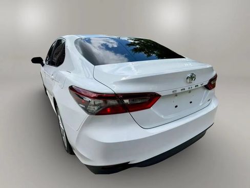 Used 2022 Toyota Camry LE FWD image 3