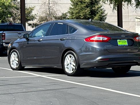 Used 2015 Ford Fusion SE FWD image 3
