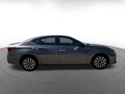 Used 2025 Nissan Altima 2.5 SV image 16