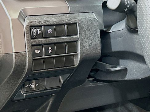 Used 2025 Toyota Tacoma TRD Off-Road image 8