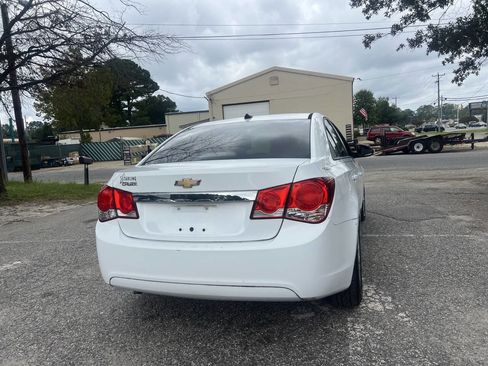 Used 2013 Chevrolet Cruze LS image 4