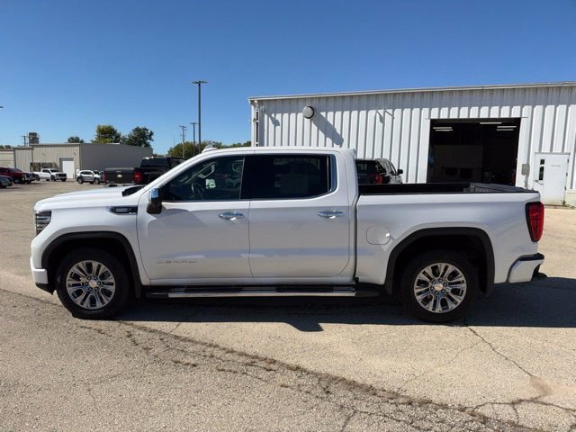 Used 2023 GMC Sierra 1500 Denali w/ Technology Package AWD/4WD image 2