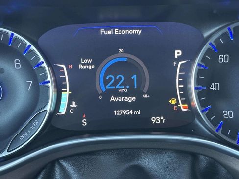 Used 2018 Chrysler Pacifica Touring-L Plus w/ Tire & Wheel Group FWD image 33