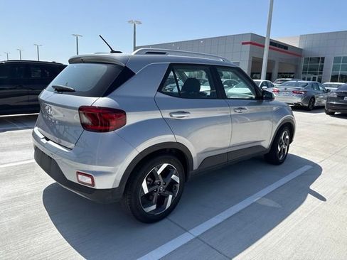 Used 2025 Hyundai Venue SEL FWD image 7