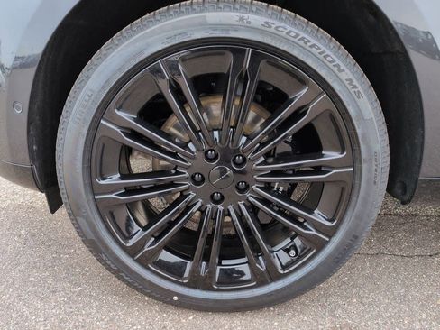 New 2026 Land Rover Range Rover SE image 13