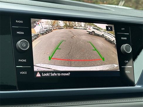 Certified 2024 Volkswagen Taos SE image 30