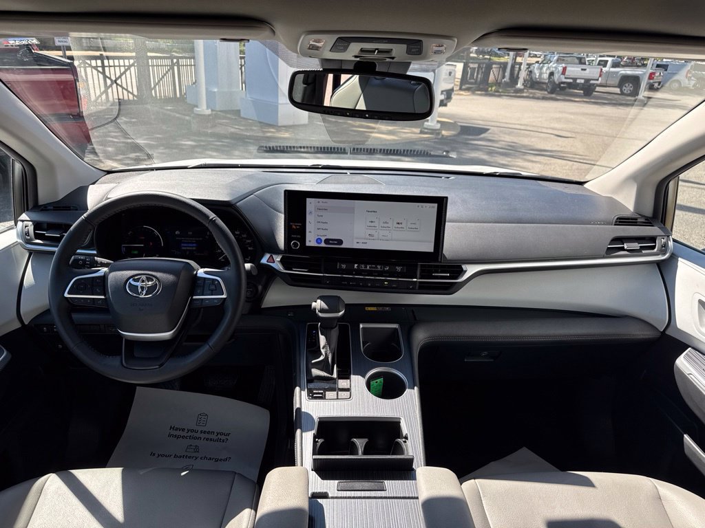 Certified 2026 Toyota Sienna XLE FWD image 19