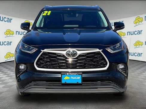Used 2021 Toyota Highlander XLE AWD/4WD image 2