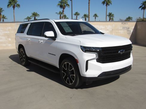 Used 2024 Chevrolet Suburban RST w/ Sport Performance Package image 2