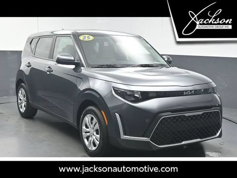 Used 2025 Kia Soul LX FWD image 1
