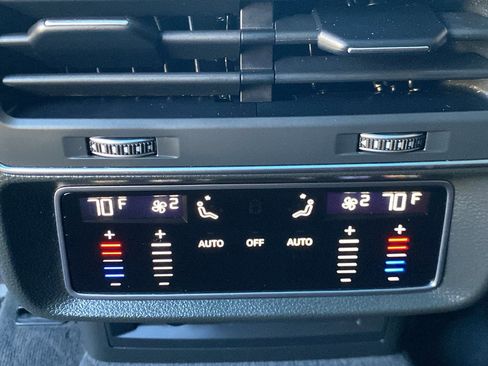 Used 2023 Audi Q8 Premium Plus w/ Premium Plus Package image 22