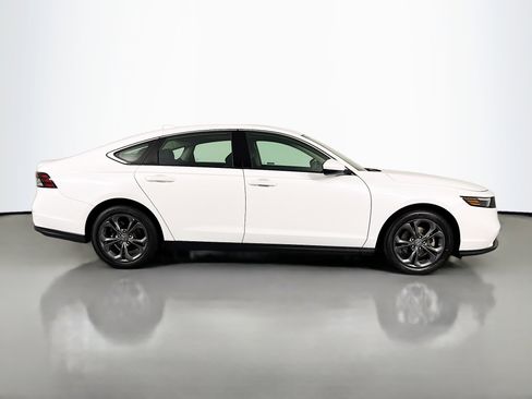 Certified 2023 Honda Accord EX image 4