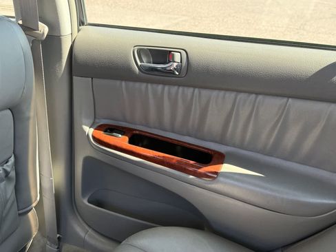 Used 2005 Toyota Camry XLE w/ XLE Premium Plus Pkg FWD image 14