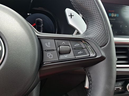 Used 2024 Alfa Romeo Stelvio Veloce AWD/4WD image 23