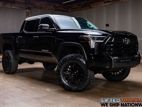 Used 2022 Toyota Tundra SR5 w/ SR5 Convenience Package image 1