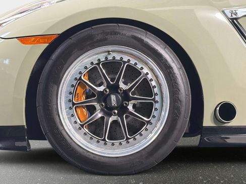 Used 2021 Nissan GT-R Premium AWD/4WD image 17