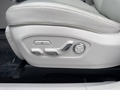 Used 2026 Hyundai Ioniq 9 Limited image 19