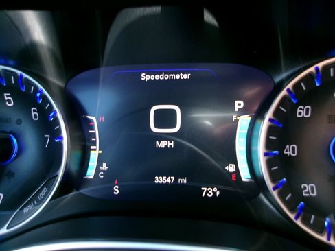 Certified 2025 Chrysler Pacifica Limited FWD image 13