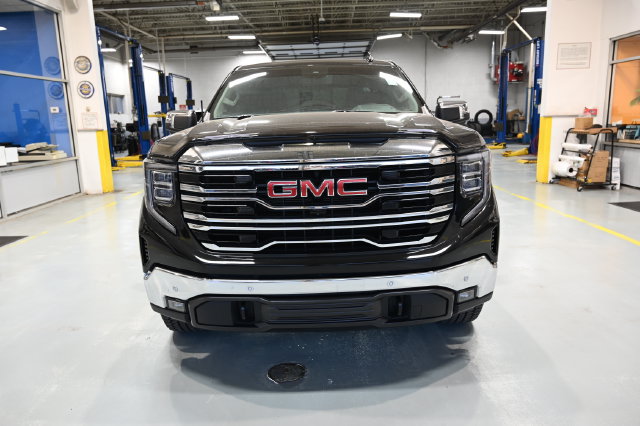 Used 2025 GMC Sierra 1500 SLT w/ SLT Premium Plus Package AWD/4WD image 2