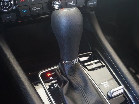 Used 2023 Jeep Compass Sport image 31