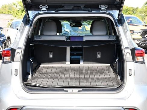 Used 2023 Toyota Highlander Limited image 32