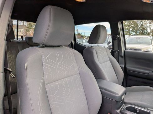 Used 2017 Toyota Tacoma TRD Sport image 37