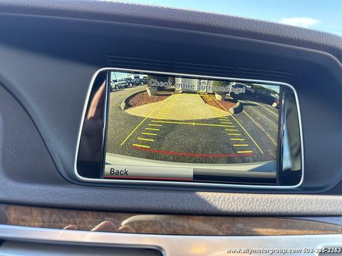 Used 2014 Mercedes-Benz E 350 4MATIC Sedan image 24